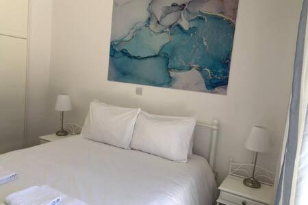 Kings Palace - Superb 2 Bed Ground Floor Apartment Paphos Exteriör bild