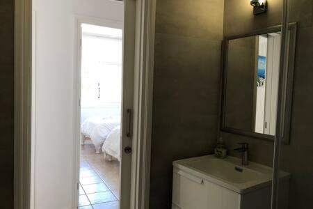 Kings Palace - Superb 2 Bed Ground Floor Apartment Paphos Exteriör bild