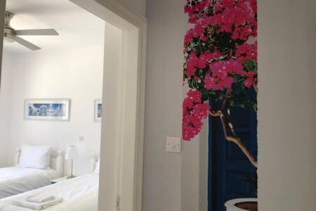 Kings Palace - Superb 2 Bed Ground Floor Apartment Paphos Exteriör bild