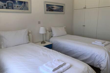 Kings Palace - Superb 2 Bed Ground Floor Apartment Paphos Exteriör bild