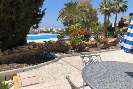 Kings Palace - Superb 2 Bed Ground Floor Apartment Paphos Exteriör bild