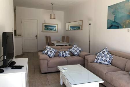 Kings Palace - Superb 2 Bed Ground Floor Apartment Paphos Exteriör bild