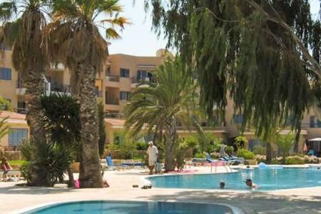 Kings Palace - Superb 2 Bed Ground Floor Apartment Paphos Exteriör bild