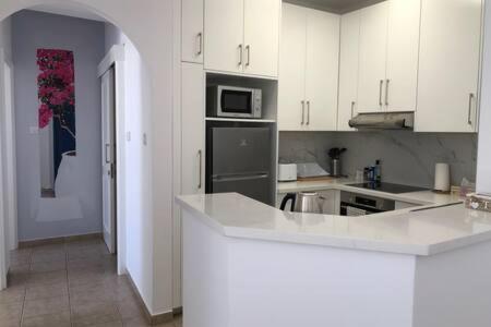 Kings Palace - Superb 2 Bed Ground Floor Apartment Paphos Exteriör bild